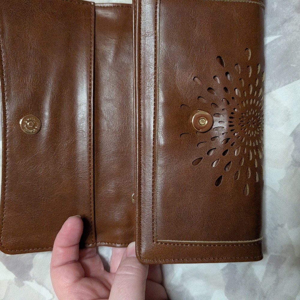 Aphison Brown 💜 Laser-Cut Trifold Wallet - Women's Faux Leather Organizer - Picture 3 of 6